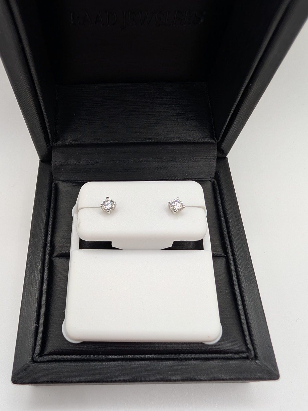 ​NEW NWT 0.25 ctw Round Moissanite Stud Earrings 925 Sterling Silver